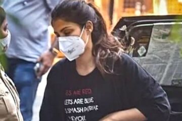 Rhea Chakraborty: Rhea Chakraborty outside the court in a black T-shirt