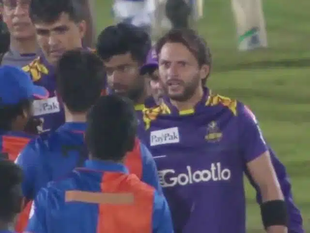 afridi argues naveen