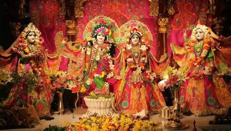 Radha Ashtami Special: श्रीराधा चालीसा के पाठ से मिल जाएगी श्रीकृष्‍ण ...