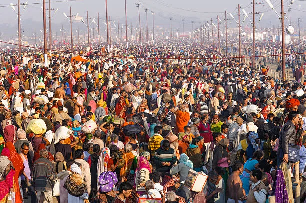 महाकुंभ 2025: प्रयागराज में पहुंचने, रहने और घूमने की आसान गाइड, जानें रूट, ट्रेन और ठहरने की A to Z जानकारी Mahakumbh 2025 Travel Guide