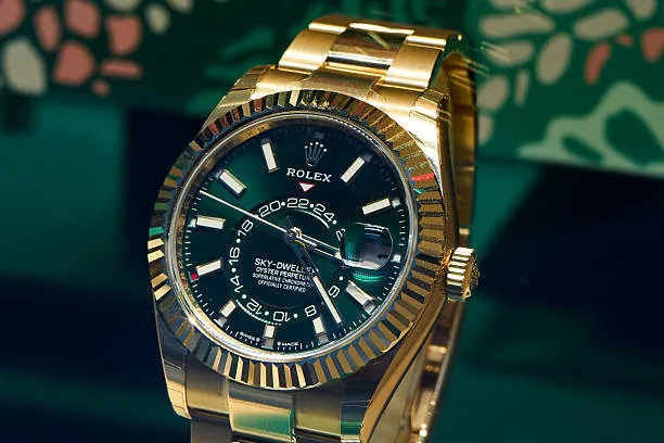 Rolex से Patek तक: लोग लाखों की घड़ी क्यों खरीदते हैं और कब मिलता है फायदा Luxury Watch Investment