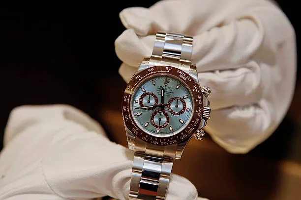 Rolex से Patek तक: लोग लाखों की घड़ी क्यों खरीदते हैं और कब मिलता है फायदा Luxury Watch Investment